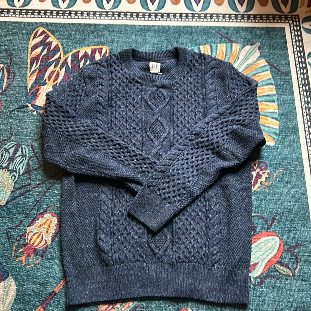 Gap sweater